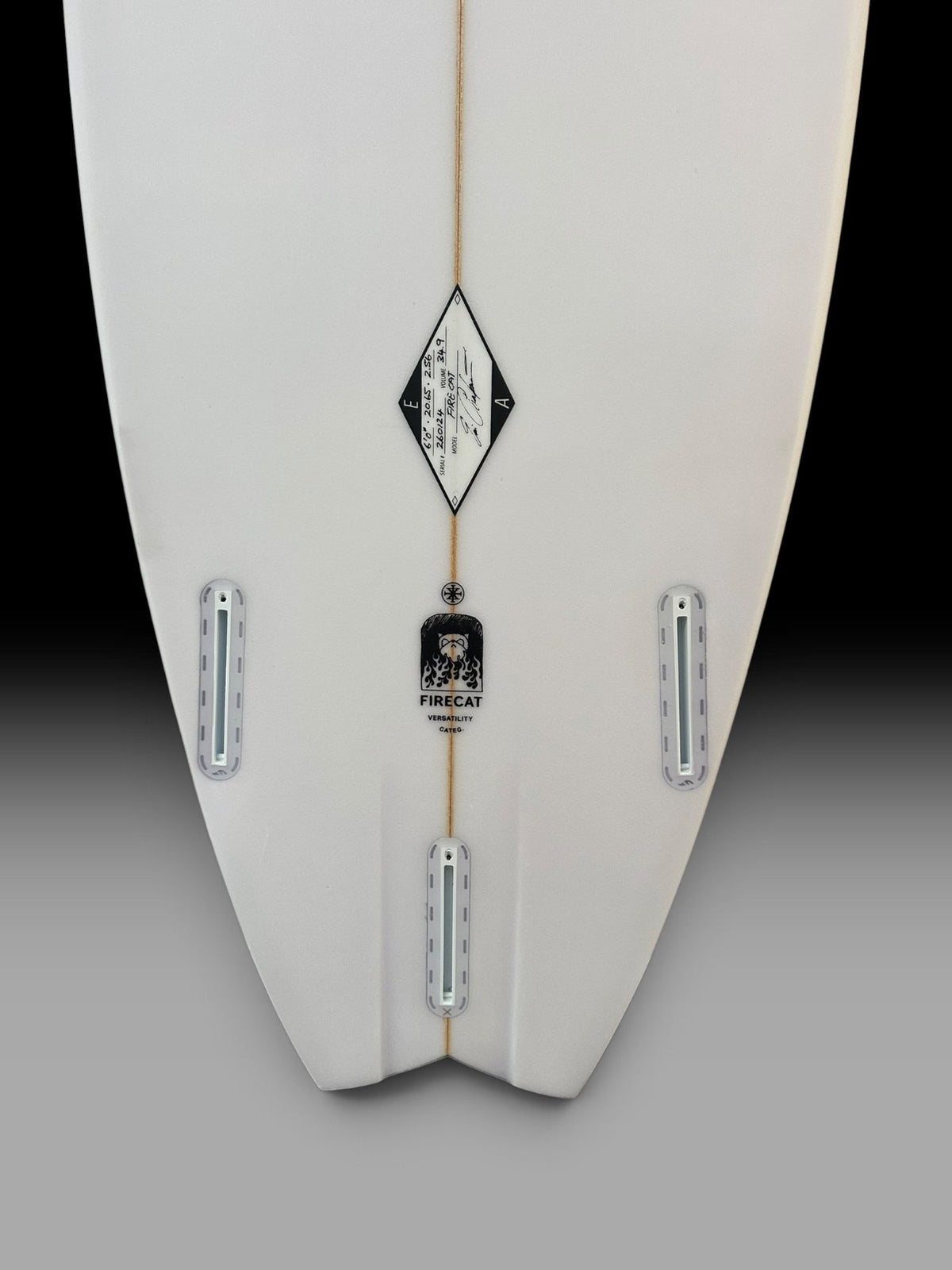 Arakawa Firecat 6'0 thruster surfboard – tail and fin boxes close-up