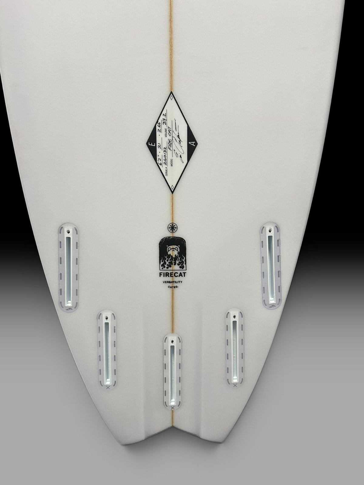Arakawa Firecat 6'2 surfboard – tail and fin boxes close-up
